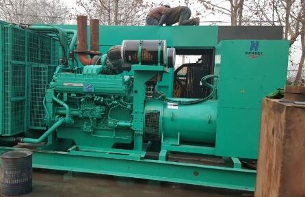 韶山发电机组如何判断水冷式机油散热器内部是否需要清洗？